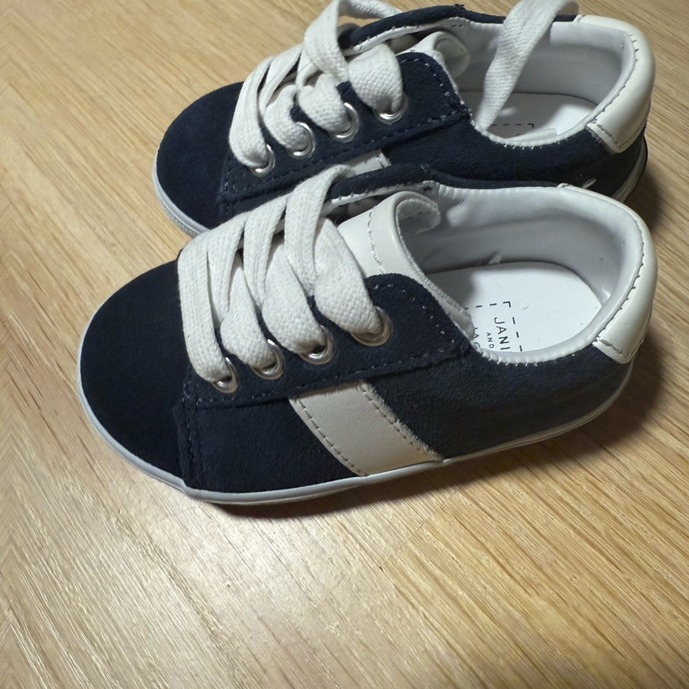 Janie and Jack Navy and White Baby Sneakers size 4